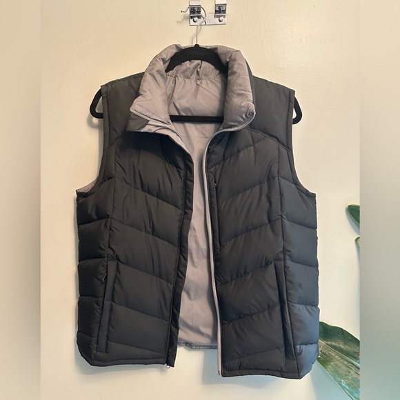 Columbia down vest. Large. Reversible. Black outside, gray inside. - Picture 1 of 6
